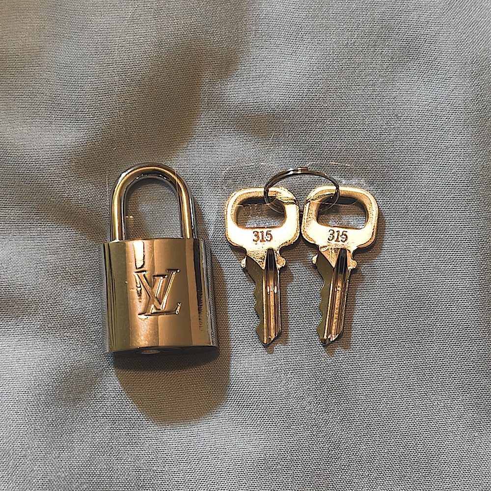 Hard to find SILVER Louis Vuitton Lock #315 + 2 matching keys